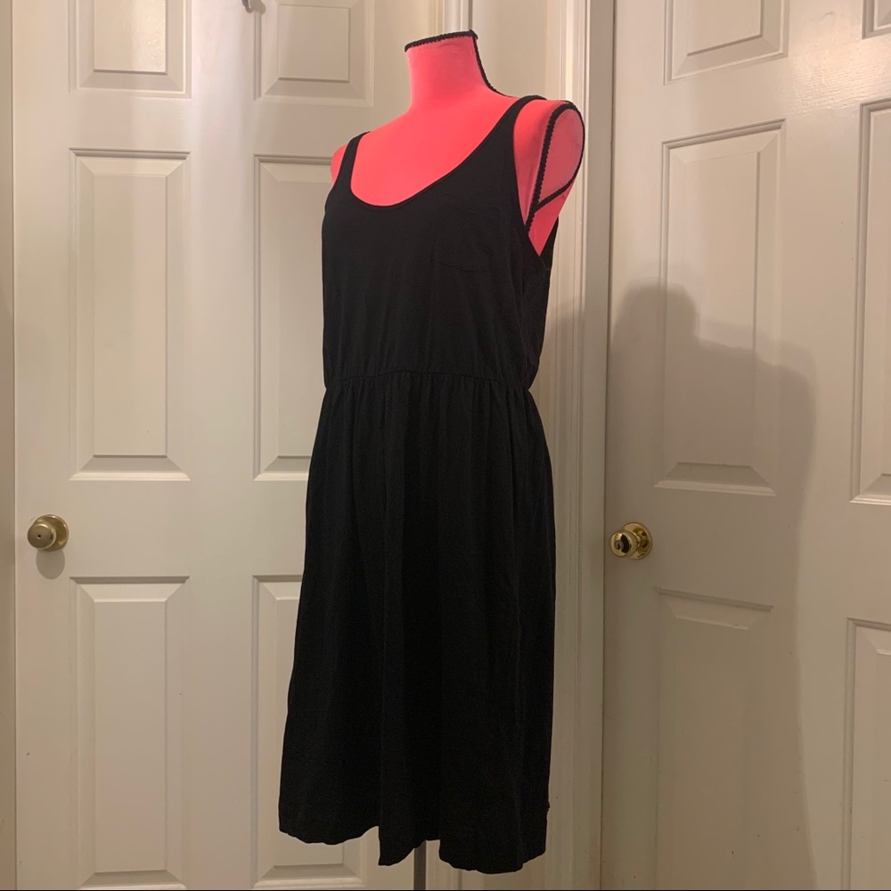 New H&M black scoop-neck dress w/elastic waist